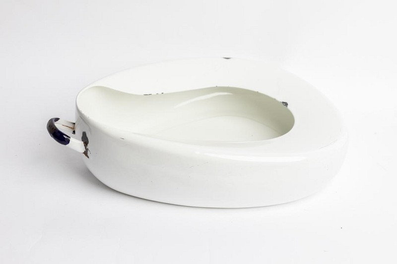 Bedpan in Enamel